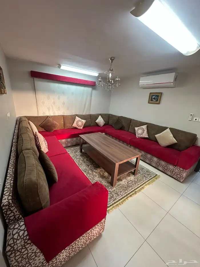 طقم كنب مع الستائر 0
