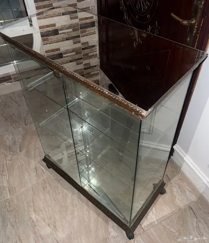 دولاب زجاجي مع مرايتين 1