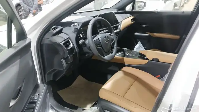 لكزس UX هايبرد 2024 سعودي ب163000 بالضريبه 4