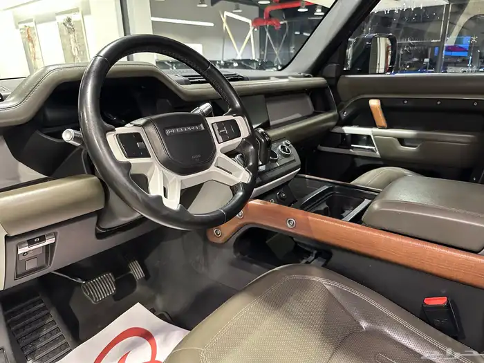 لاند روفر ديفندر HSE 110 V6 موديل 2020 ماشي 180.714 كم وكالة 4