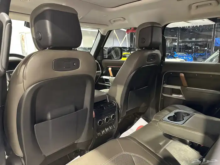 لاند روفر ديفندر HSE 110 V6 موديل 2020 ماشي 180.714 كم وكالة 6