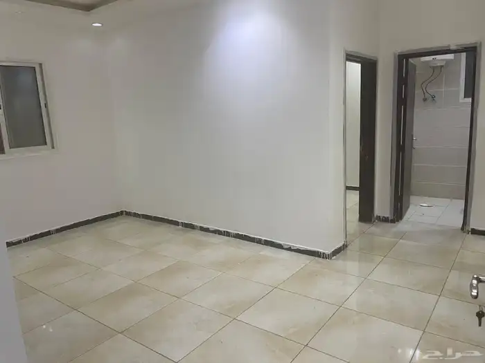 للايجار شهري شقة عوايل حي الرمال 4