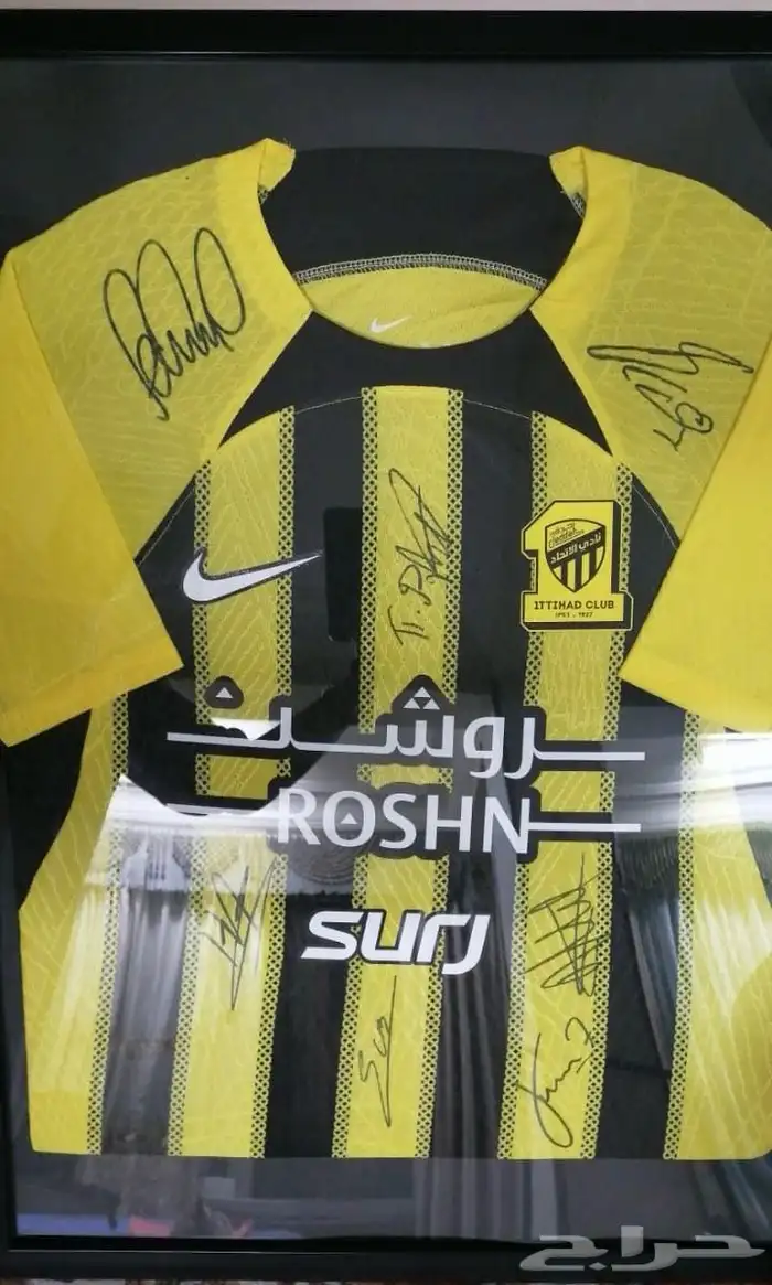 متوفر تيشرت الاتحاد بتوقيع اللاعبين 0