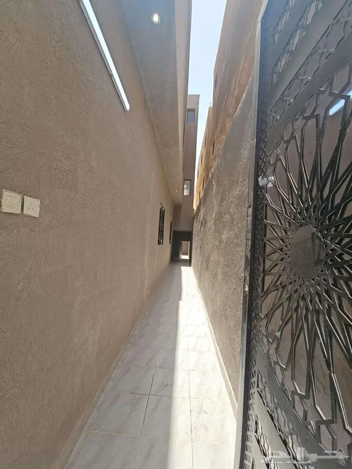 فيلا درج داخلي وشقتين للبيع شرق الرياض مخطط تنال 31