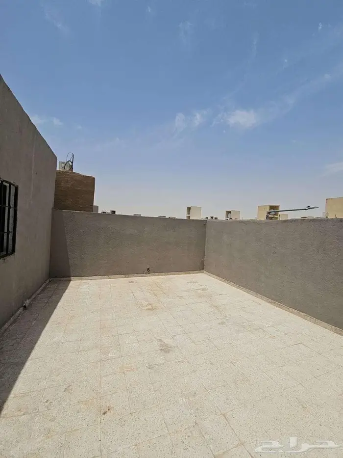 فيلا درج داخلي وشقتين للبيع شرق الرياض مخطط تنال 2
