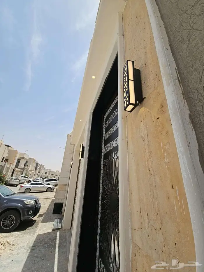 فيلا درج داخلي وشقتين للبيع شرق الرياض مخطط تنال 32