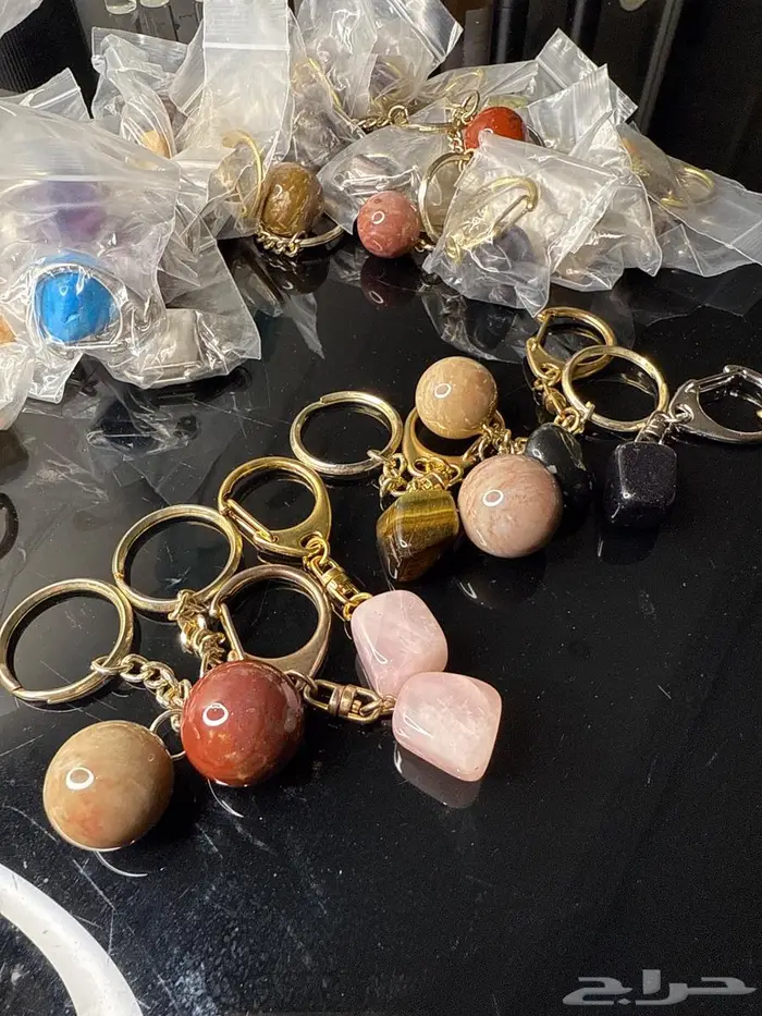 احجار كريمة على ميدالية قديمة جدا 0