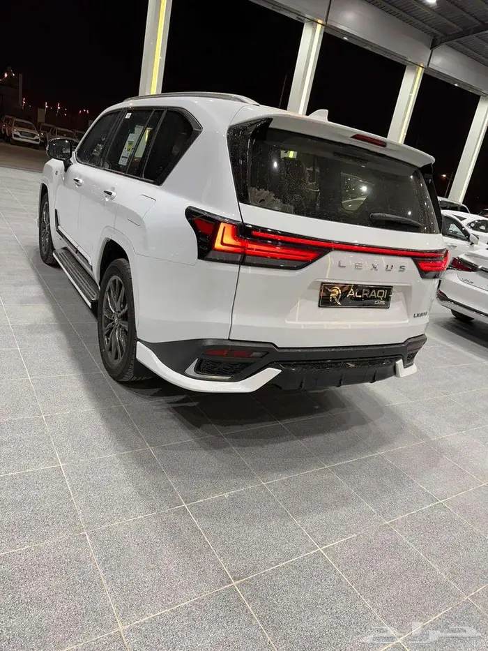 لكزس LX600 اف سبورت 2025 11