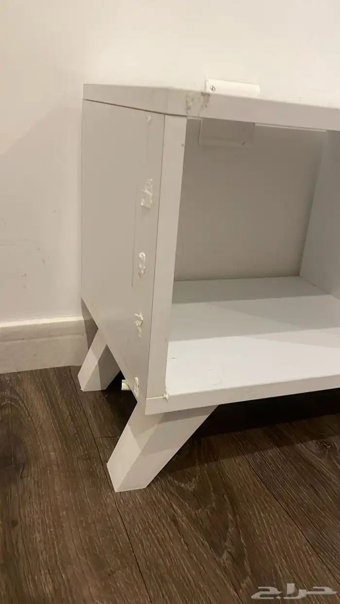 طاولة للتلفزيون 1