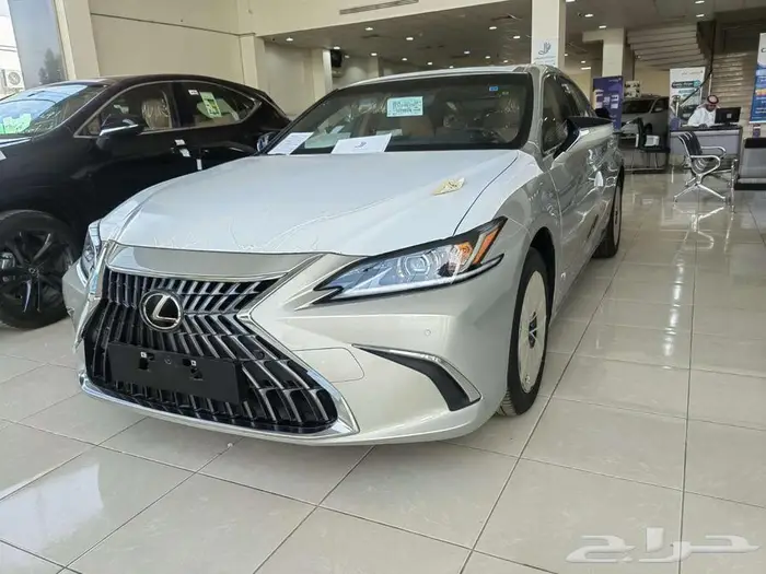 لكزس ES 300 AH 2025 1