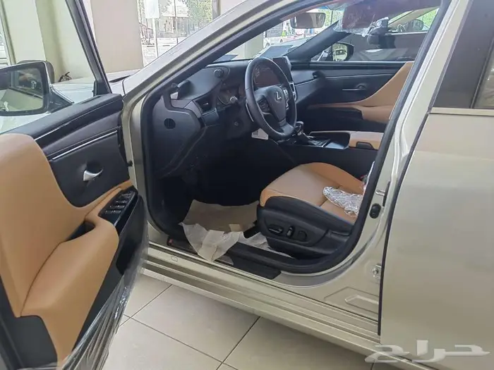 لكزس ES 300 AH 2025 6