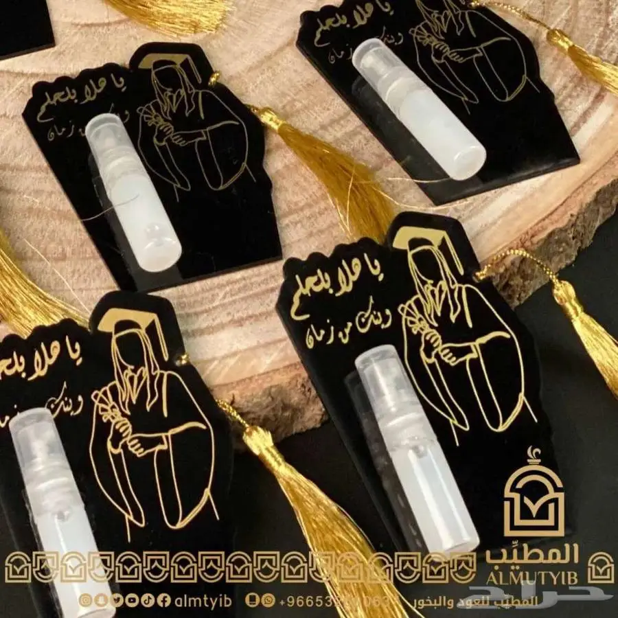 توزيعات تخرج اكريليك مع مسك النخبة 12 حبة - توزيعات التخرج 3