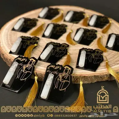 توزيعات تخرج اكريليك مع مسك النخبة 12 حبة - توزيعات التخرج 1