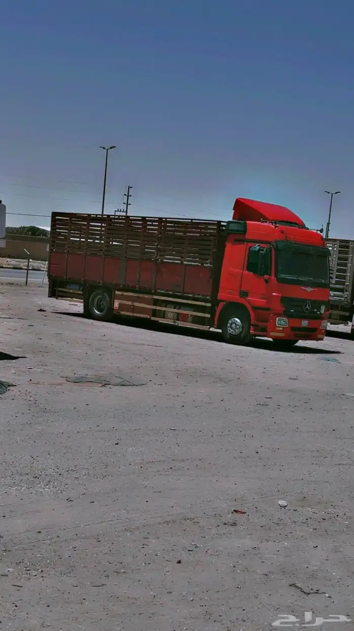 لوري للنقل 8 متر لنقل لعفش وال علاف ويوجد طابق حلال دورين 0