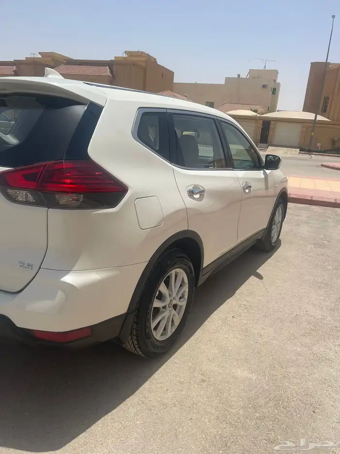 نيسان اكس تريل 10