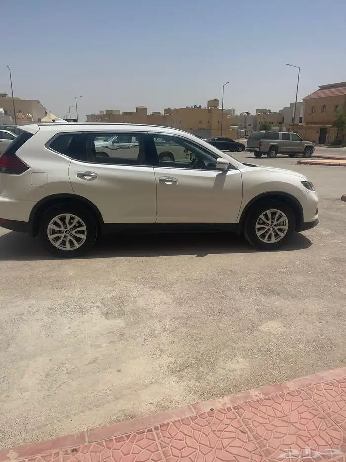 نيسان اكس تريل 5