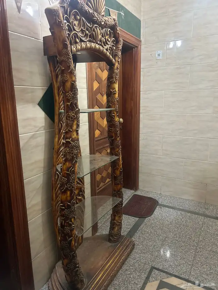 طاولة شاشة و مدخلين بسعر رمزي 2