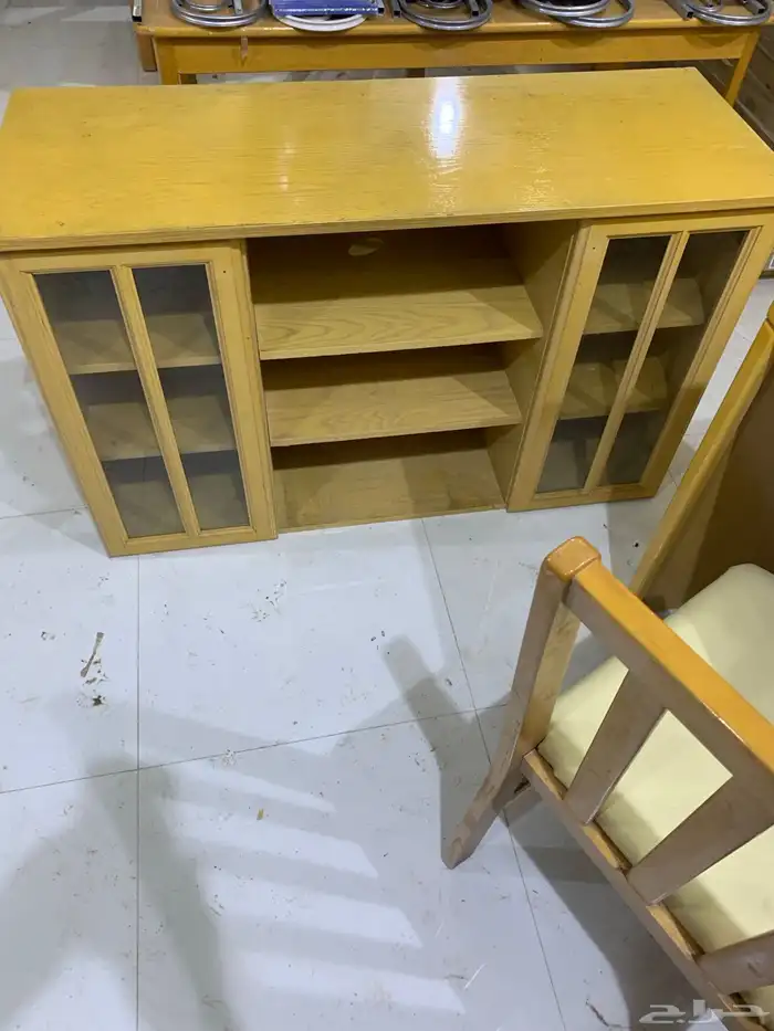 طاولة مكتب و دولاب و طاولة تلفزيون 1