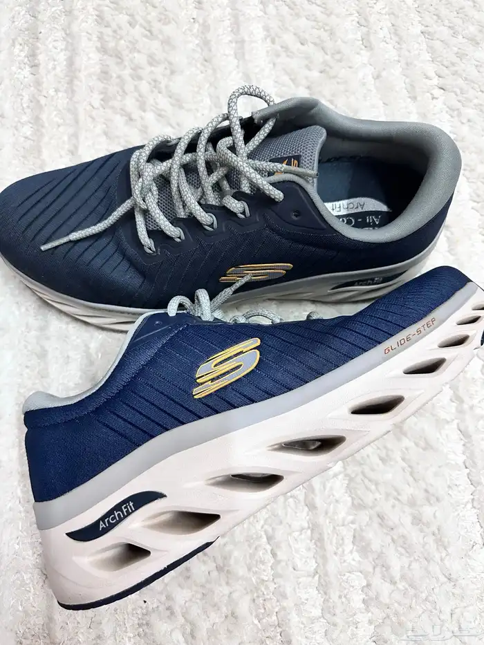 حذاء سكيتشرز مريح رياضي 0