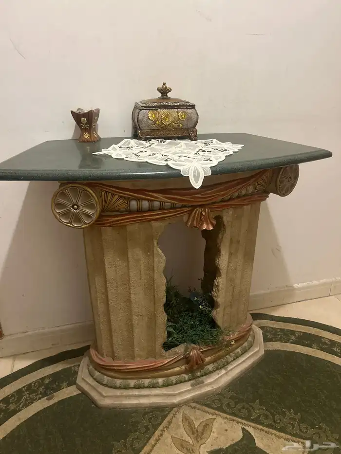 طاولة شاشة و مدخلين بسعر رمزي 5