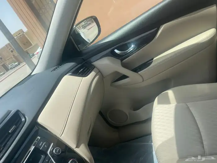 نيسان اكس تريل 12