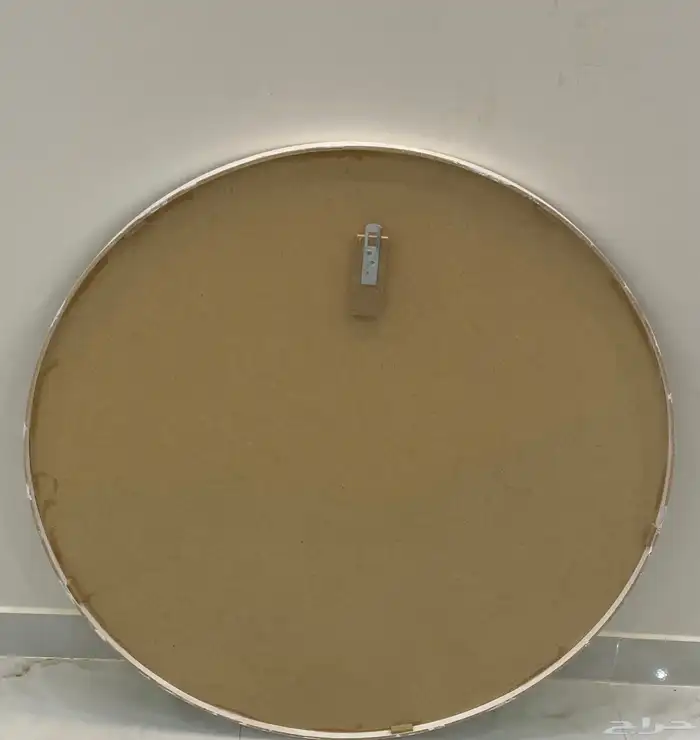 طاوله وتلفزيون صغير ومراية في رابغ للبيع 2