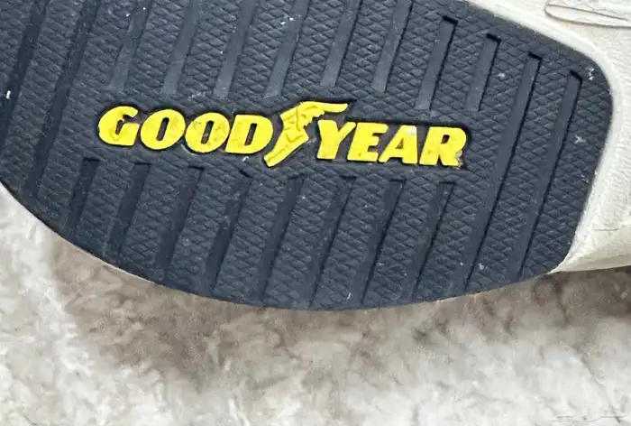 حذاء سكيتشرز مريح رياضي 3