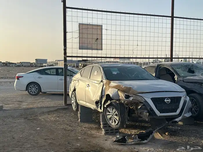 نيسان التيما قطع غيار 0