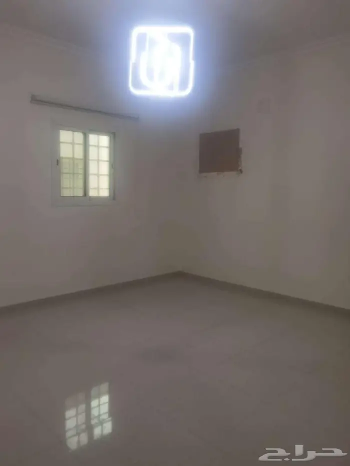 فرصه للايجار شقة بحي الرمال عوائل 3 غرف وصاله 9