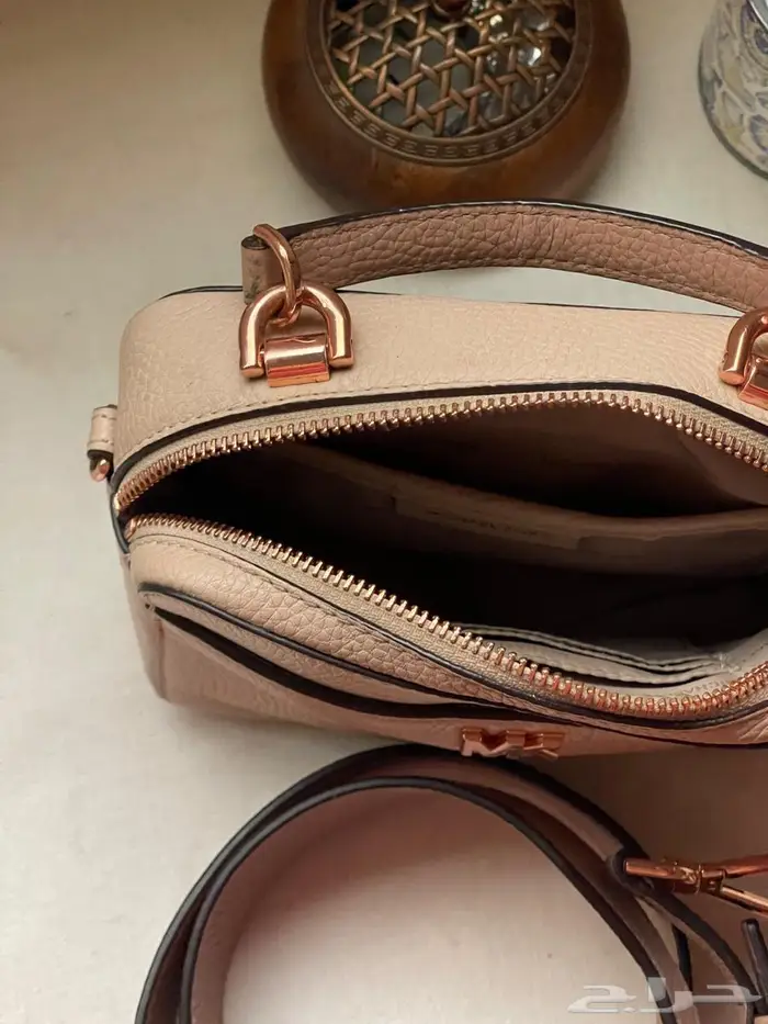 شنطة من مايكل كورس أصلية وشنطة هدية 4