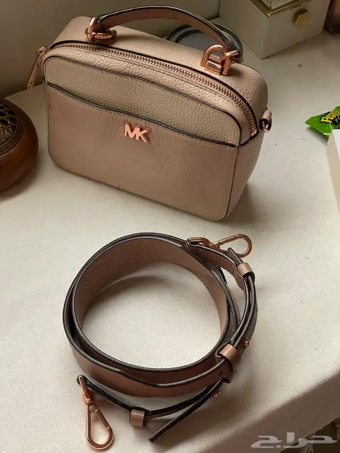 شنطة من مايكل كورس أصلية وشنطة هدية 5