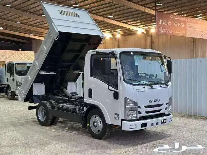 ايسوزو قلاب 3 طن يابانى 2025 1