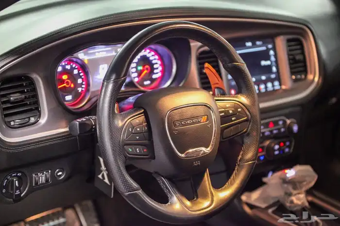 تشارجر 2022 RT احمر ناري بحالة ممتازه 18