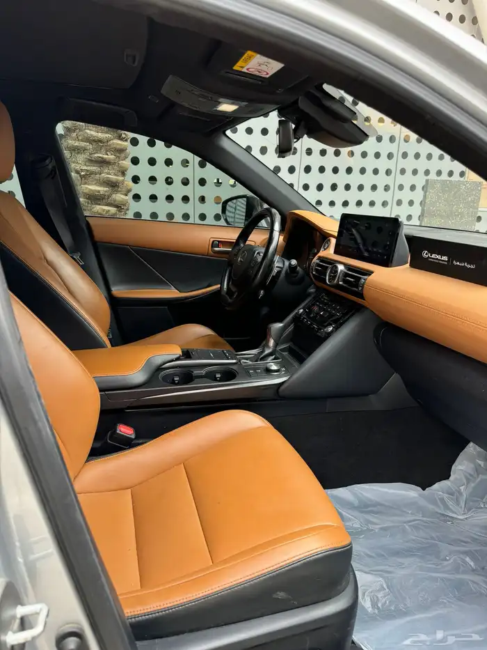 لكزس is 300 2021 8