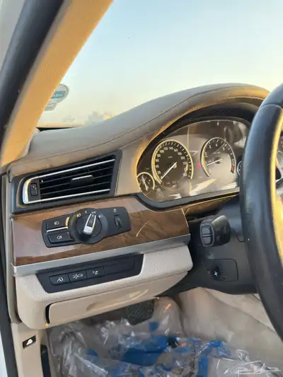 بي ام دبليو 750 2011 11