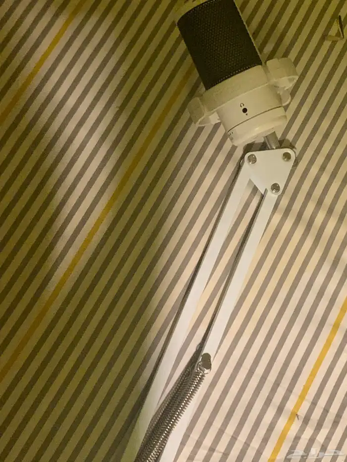 مايك مع شريط قراند ترزمو سوني فايف 1