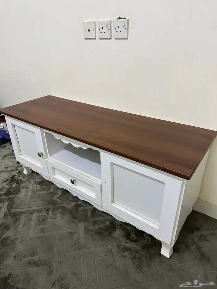 طاولة شاشة نظيفه على السوم 1