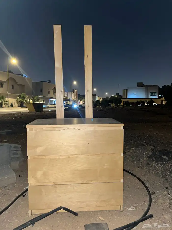 دولاب بيج تقشير من الداخل الباقي نظيف 2