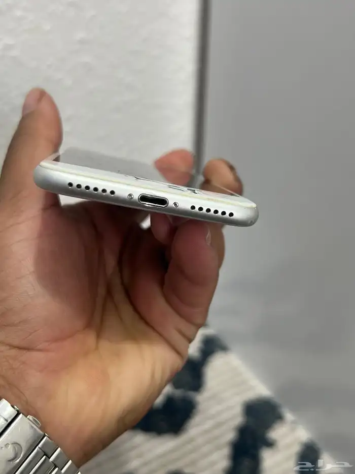 للبيع ايفون8 4