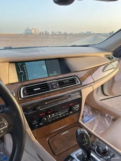بي ام دبليو 750 2011 13