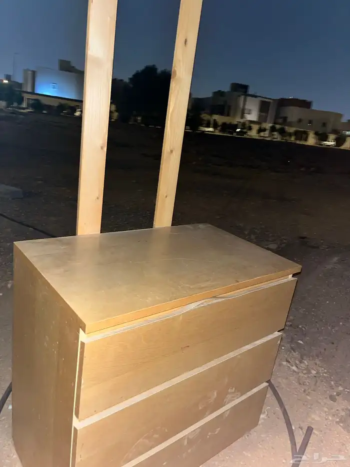 دولاب بيج تقشير من الداخل الباقي نظيف 0