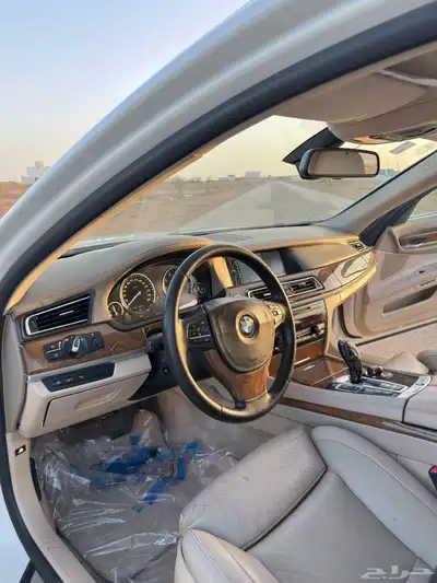 بي ام دبليو 750 2011 10