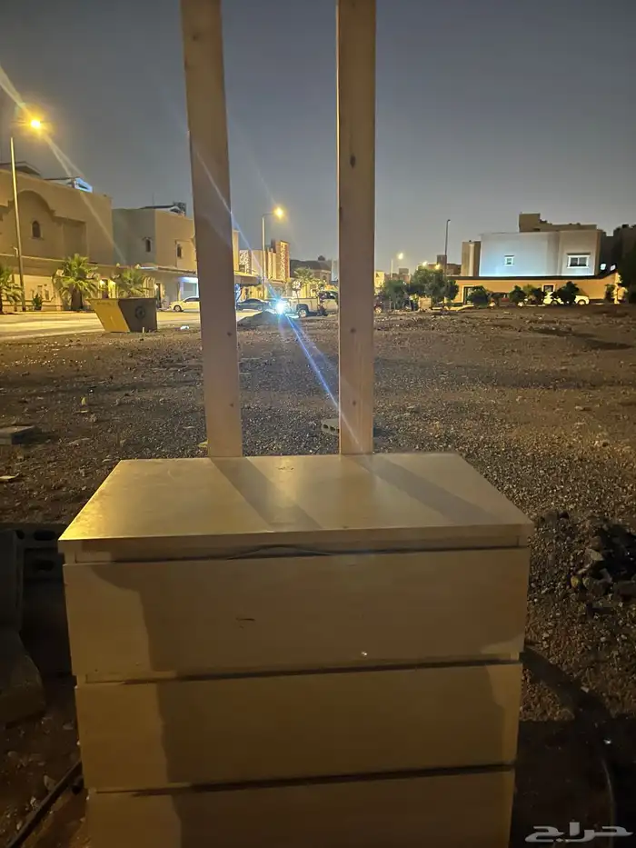 دولاب بيج تقشير من الداخل الباقي نظيف 3