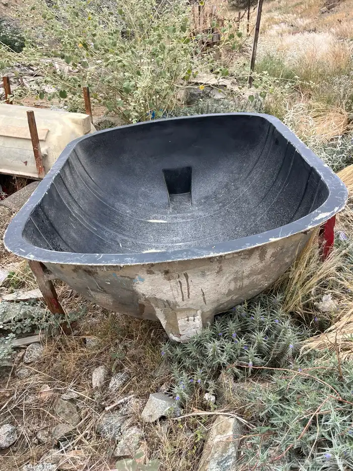 احواض قوالب للبل والحلال 1