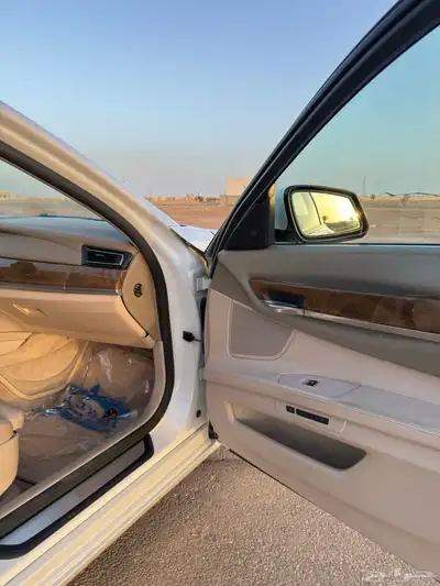 بي ام دبليو 750 2011 23