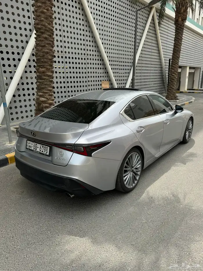 لكزس is 300 2021 2