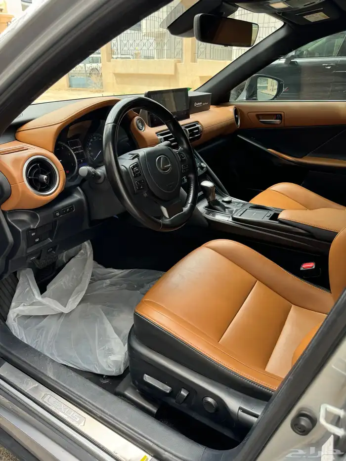 لكزس is 300 2021 5