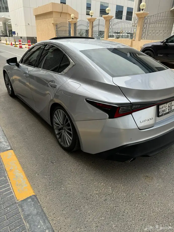 لكزس is 300 2021 4