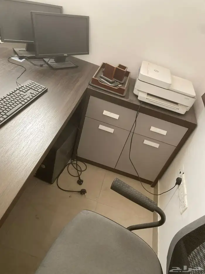 مكتب مع الكرسي والملحق الجانبي 2