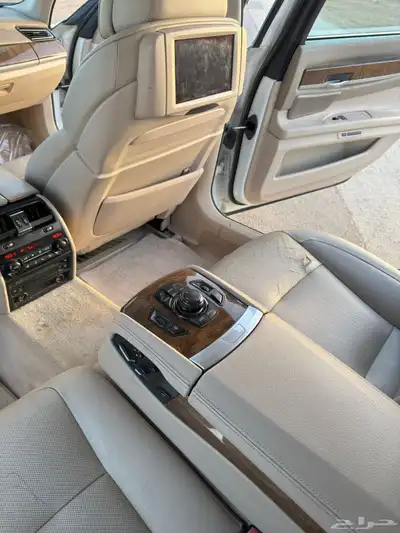 بي ام دبليو 750 2011 19